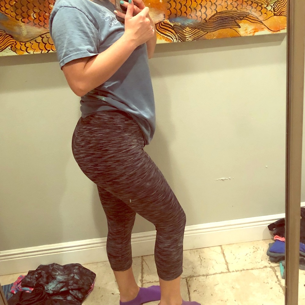Black and grey Capri legging